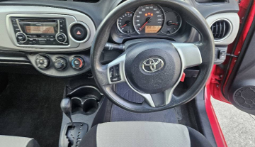 2013 Toyota yaris yr 5 door automatic11.jpg
